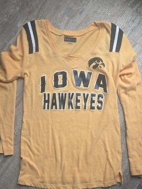 IOWA HAWKEYES 5th & Ocean Yellow Iowa Hawkeyes Long Sleeve V-Neck Tee